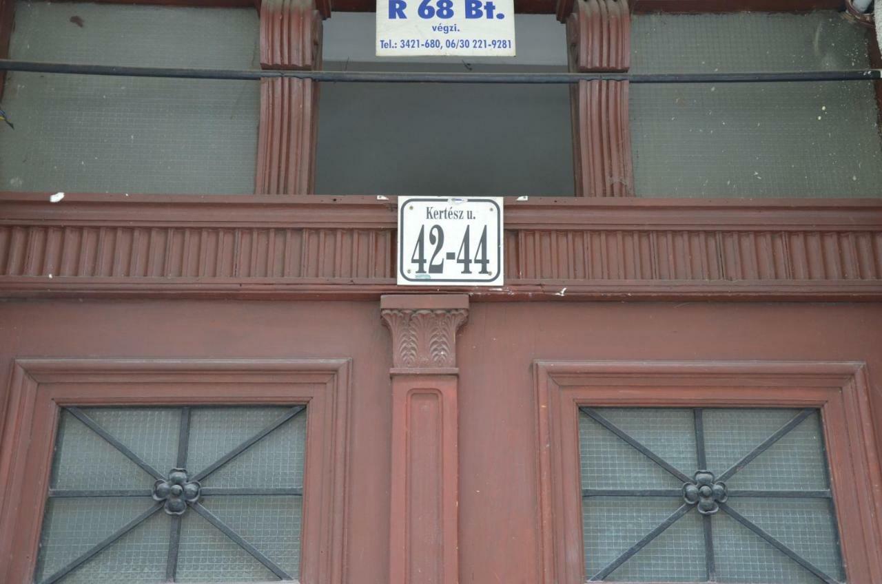 Petra's Tranquil Nest In Downtown Будапешт