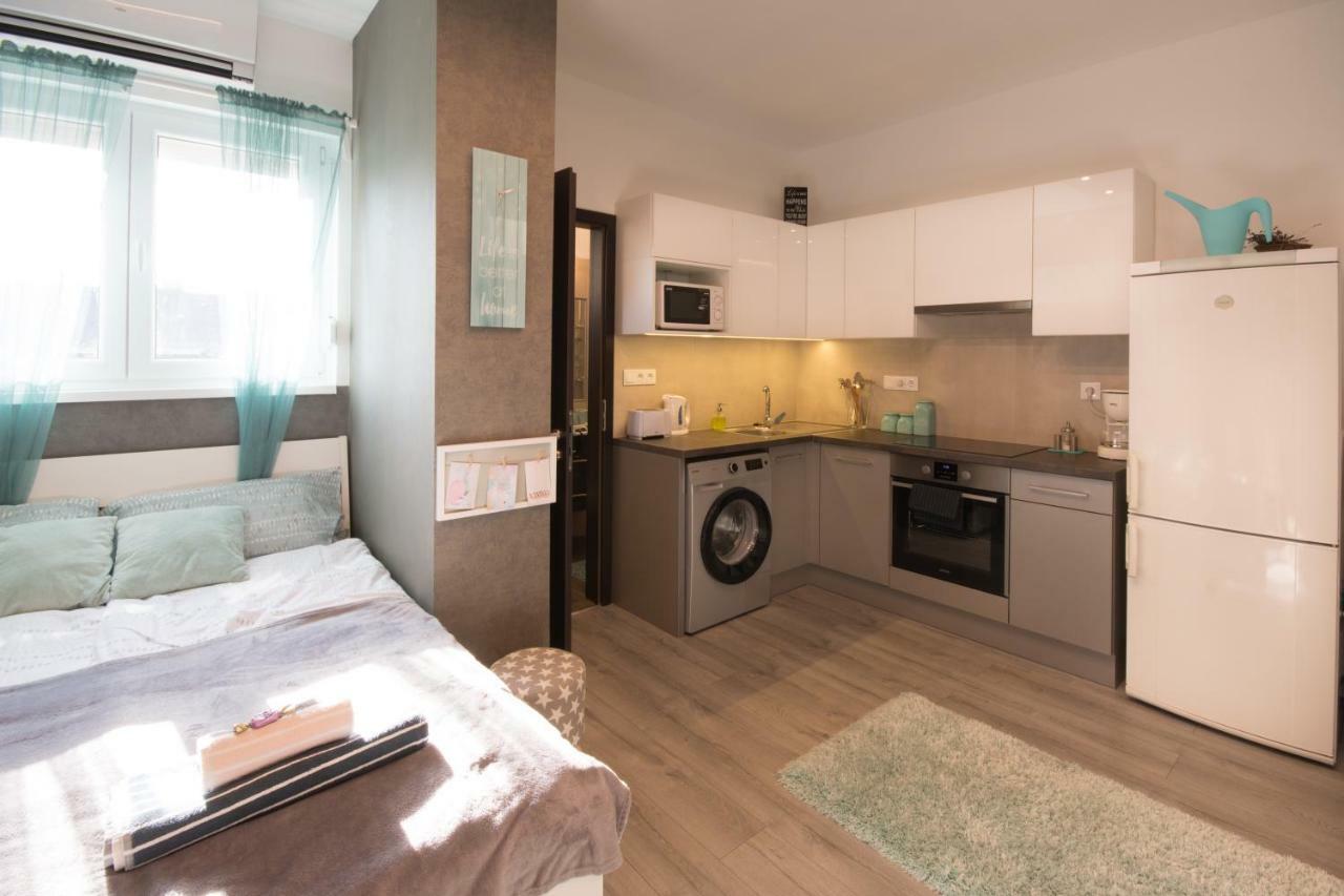Petra's Tranquil Nest In Downtown Apartman *